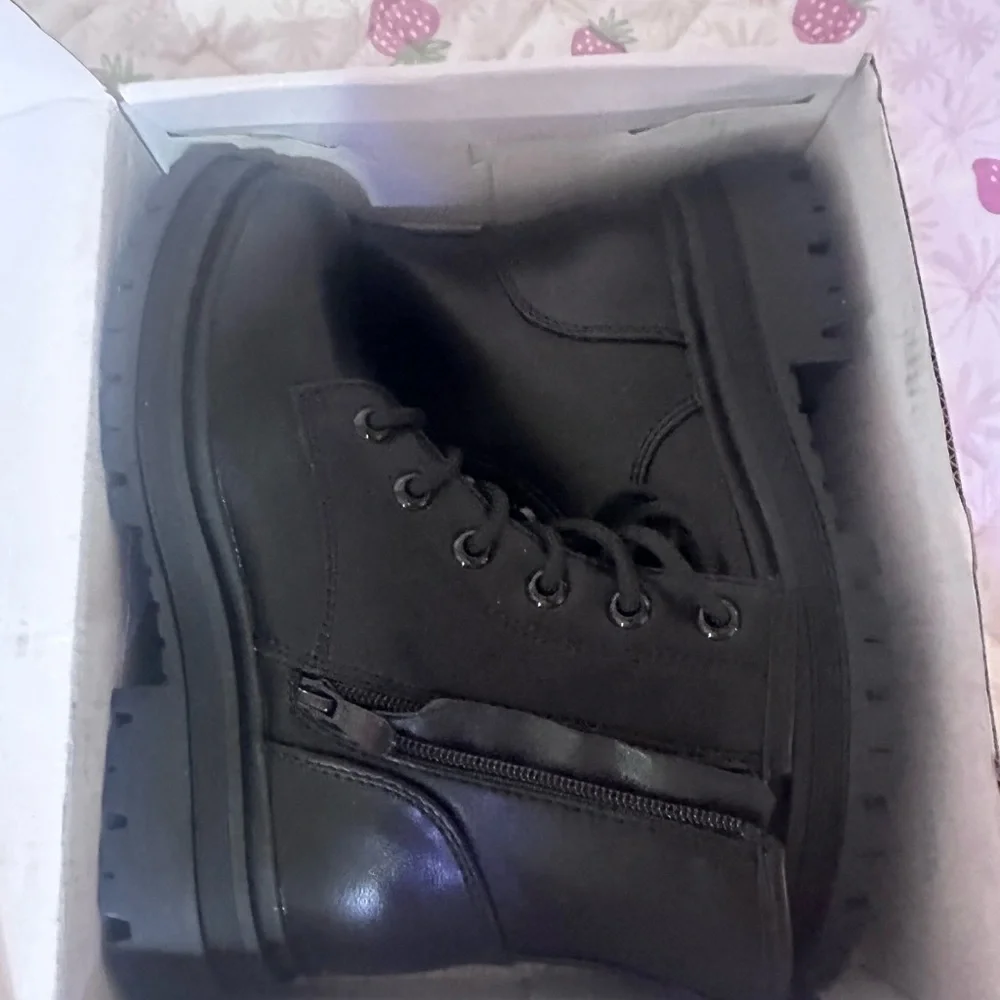 Dream Pairs Black Lace-Up Combat Boots - Picture 4 of 5